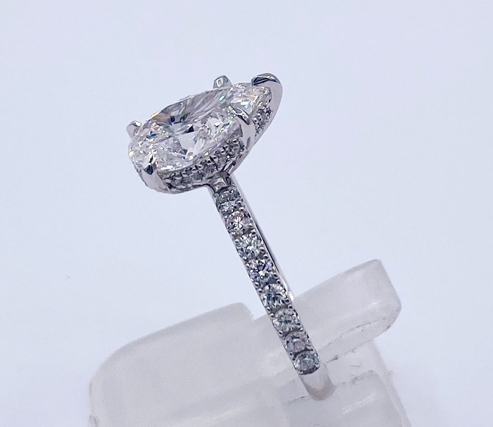 14kw Pear shaped Lab Grown Diamond 2.01ctct Engagement Ring