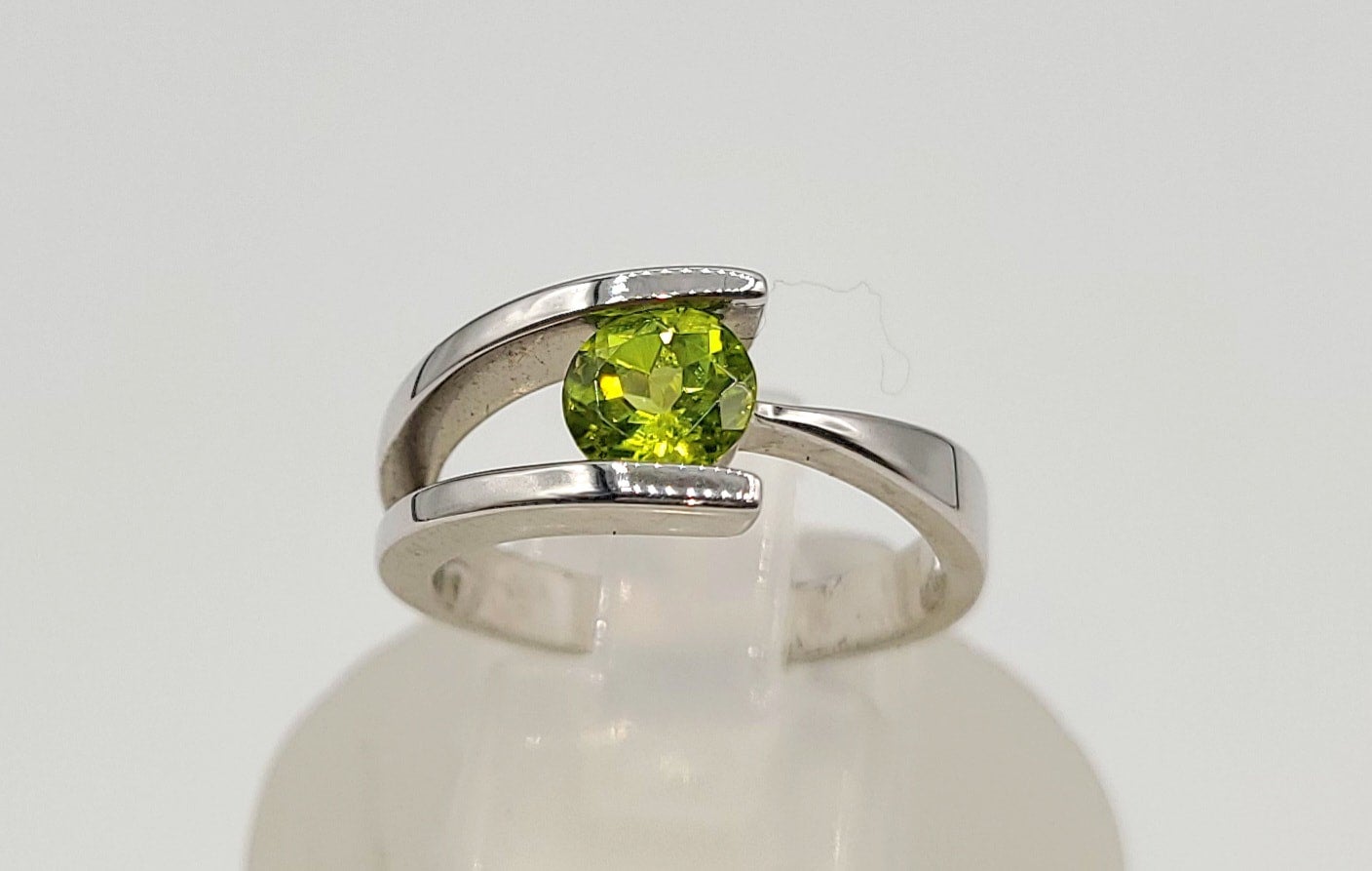 Silver 925 Peridot stone Ring