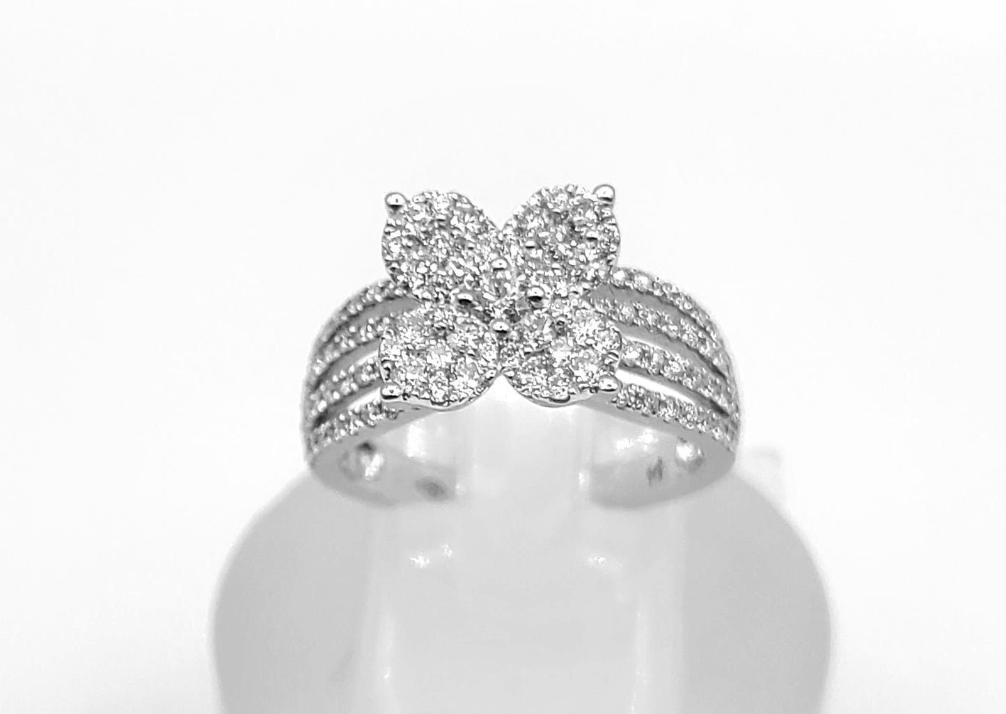 18k White Gold Diamond Ring