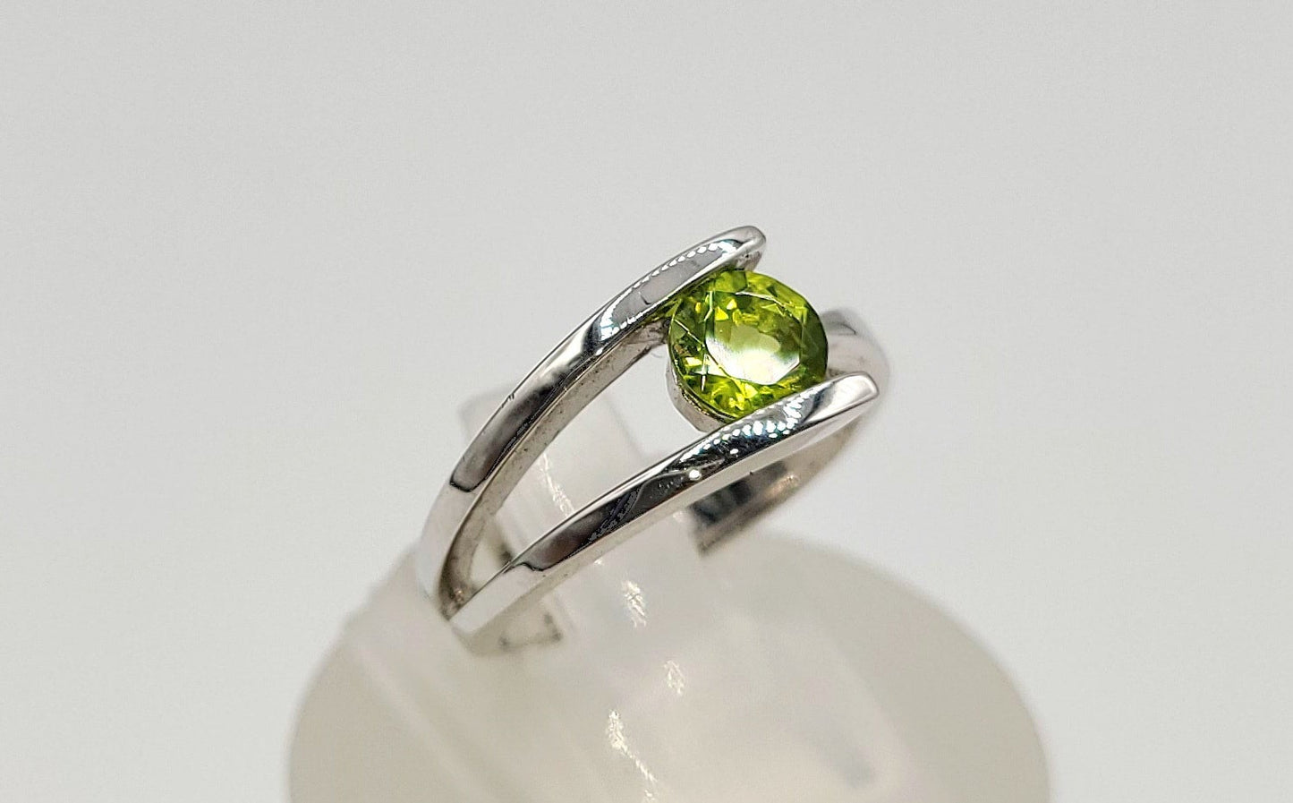 Silver 925 Peridot stone Ring