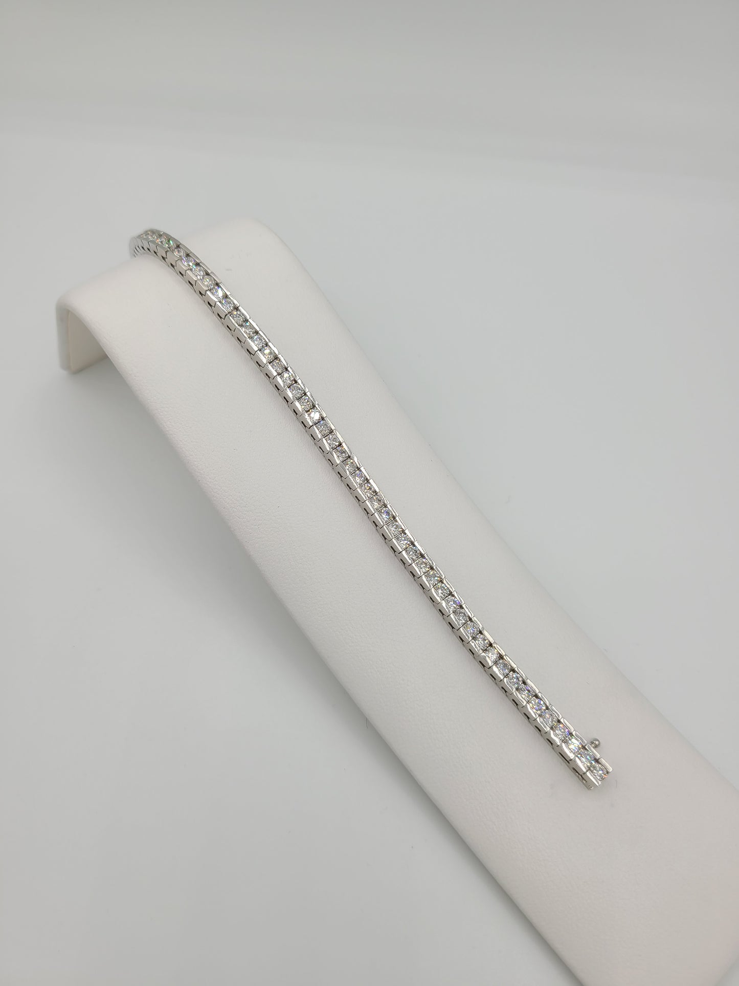 14k White Gold Diamond Tennis Bracelet 5.85cttw