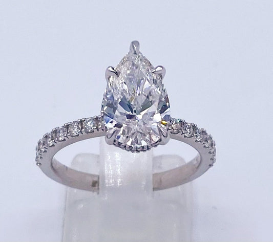 14kw Pear shaped Lab Grown Diamond 2.01ctct Engagement Ring