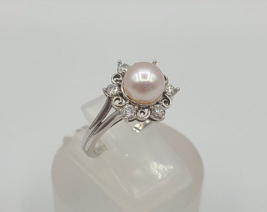 14k white Gold Pearl and Diamond .40cttw, Size 7