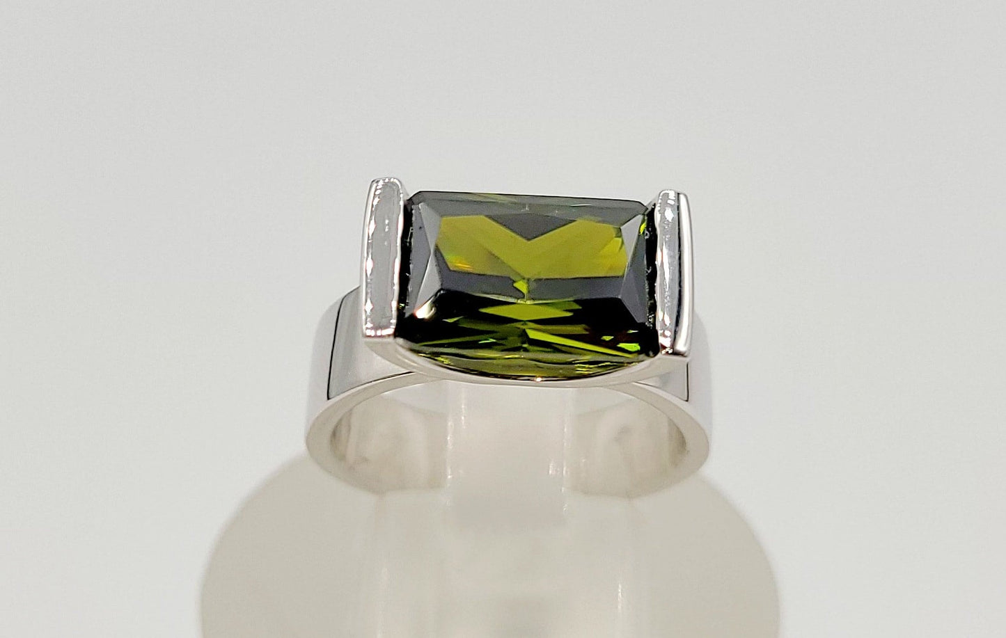 Silver 925 Olive Color Stone Ring