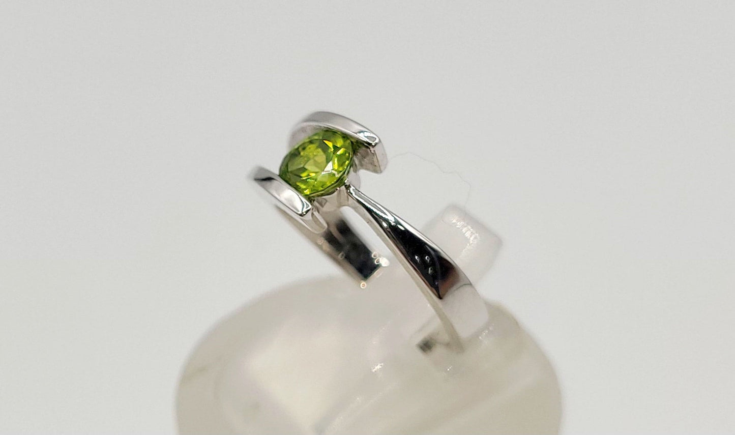 Silver 925 Peridot stone Ring