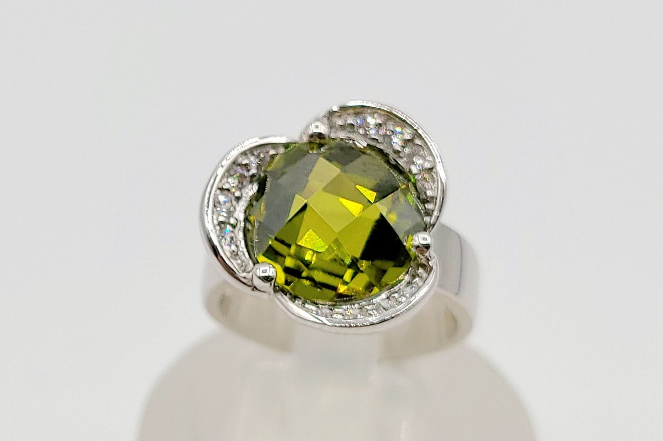 Silver 925 Olive color Ring