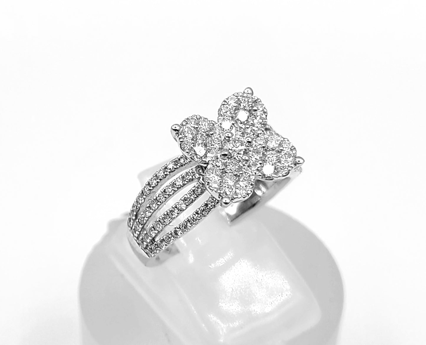 18k White Gold Diamond Ring